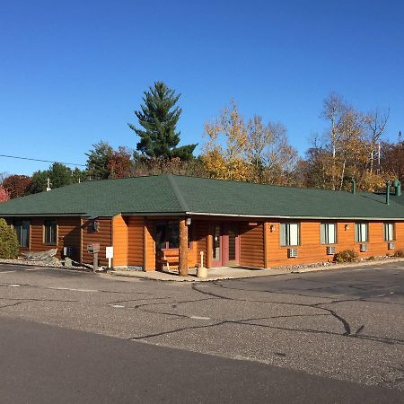 Northwoods Inn & Suites Миноккуа Экстерьер фото