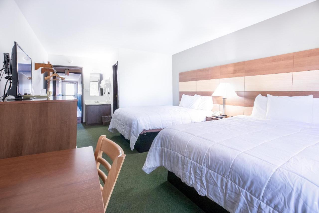 Northwoods Inn & Suites Миноккуа Экстерьер фото