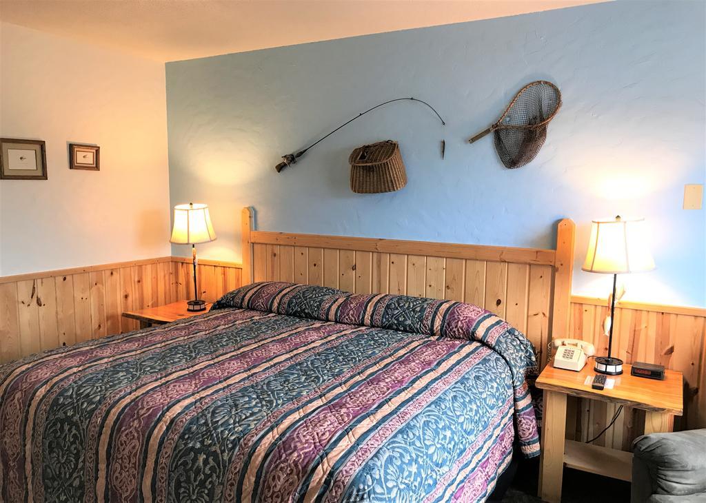 Northwoods Inn & Suites Миноккуа Экстерьер фото